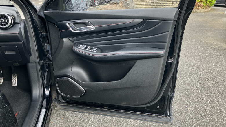 MG Hs 1.5 T-GDI Exclusive 5dr DCT Petrol Hatchback